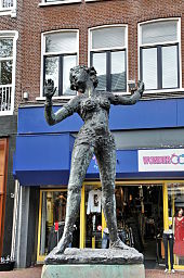 Mata Hari sculpture by Suze Boschma-Berkhout