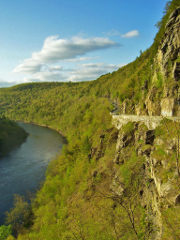 Hawks' Nest, a corniche in New York