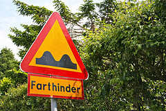 Swedish farthinder (false friend)